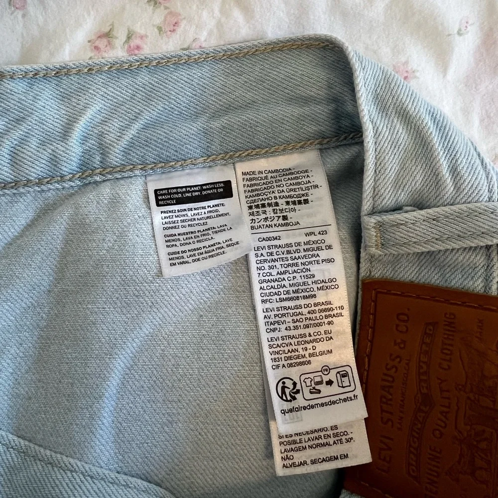 Levi’s Light Wash Jean Skort Size 26 - Picture 6 of 7